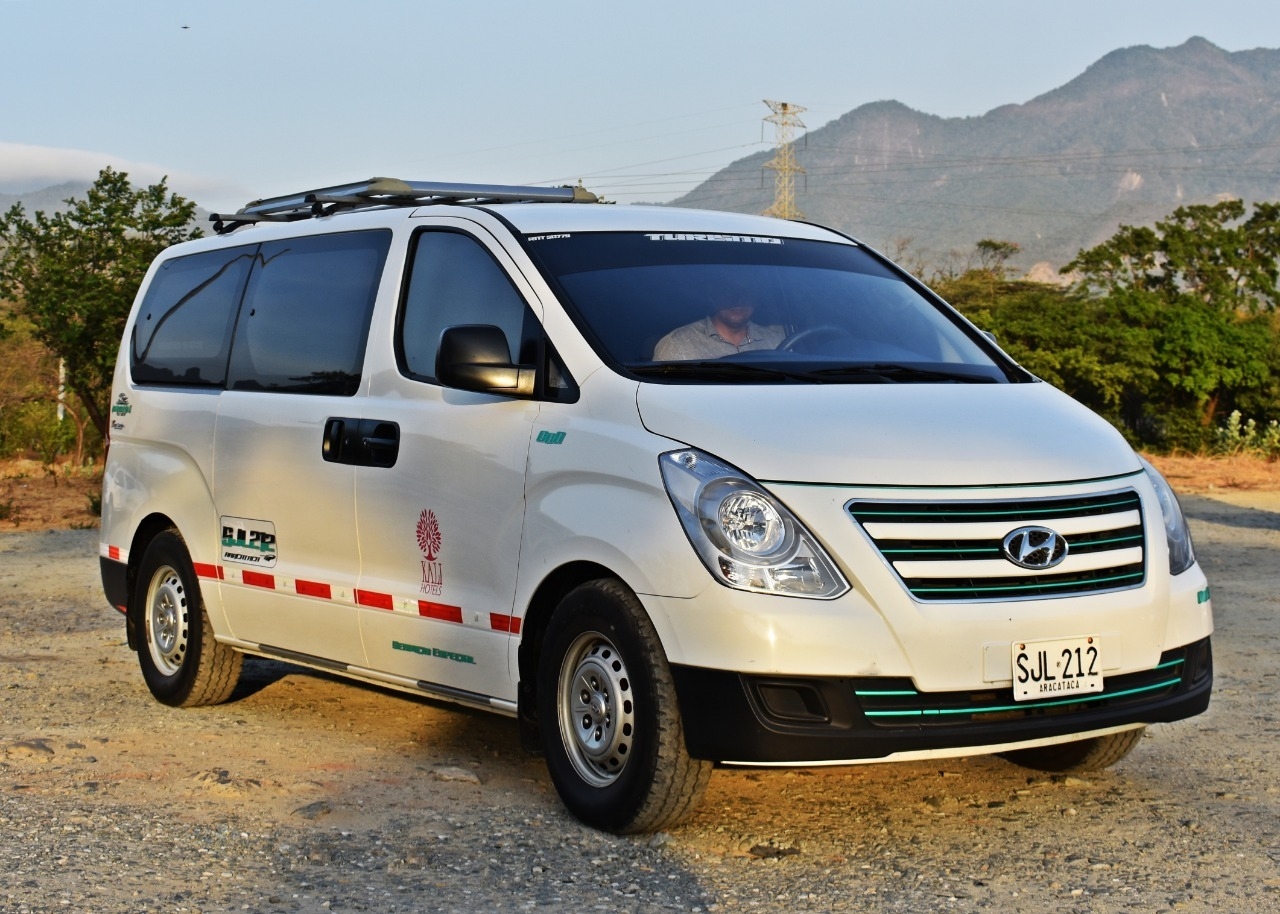 gallery/hyundai h1 - agencia operadora de viajes tq