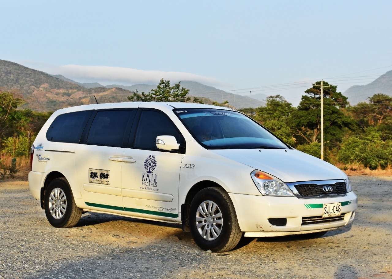 gallery/kia carnival - agencia operadora de viajes tq
